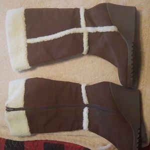 Brown Suede Boots with Fut